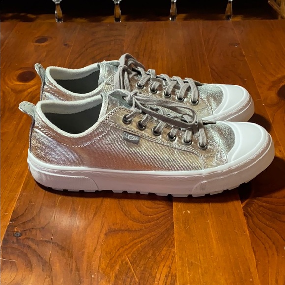UGG Silver Canvas Women’s Sneakers - Picture 6 of 10
